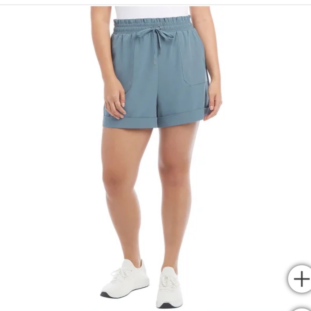 NWT Danskin Ladies' Woven Paperbag Short